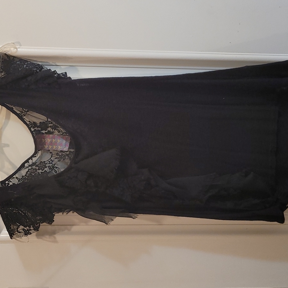 Lace women's tank too size large.